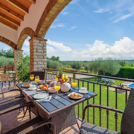 Holiday home 3 Bedroom Beautiful Home In Visnjan *
