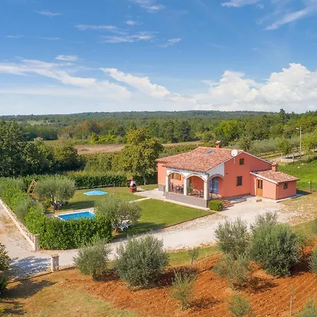 3 Bedroom Beautiful In Feriehus Višnjan