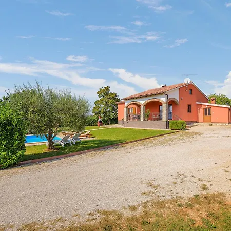 Holiday home 3 Bedroom Beautiful Home In Visnjan