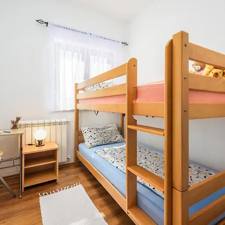 3 Bedroom Beautiful Home In Visnjan