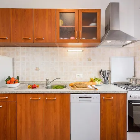 3 Bedroom Beautiful Home In Visnjan Holiday home *